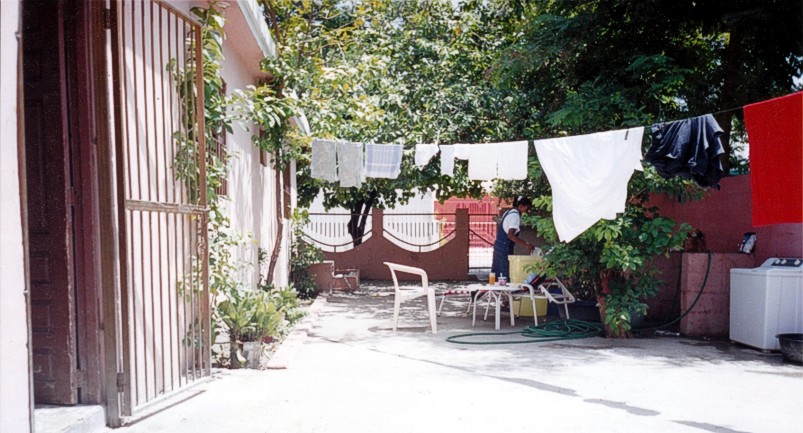 patio al lado