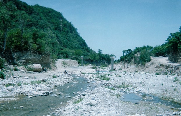 reconstrucci�n puente R�o Jura