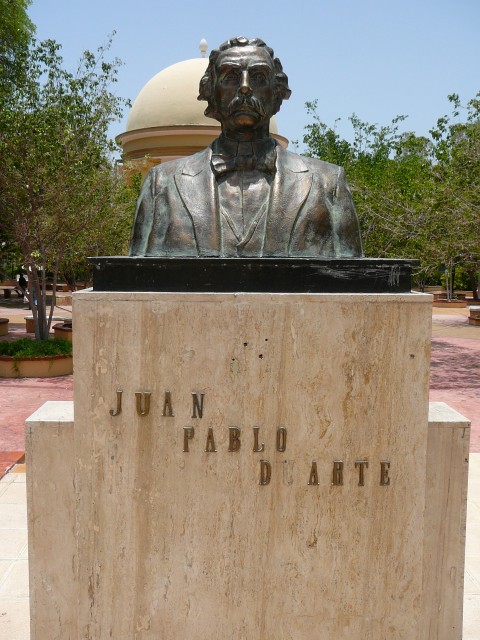 estatue Duarte