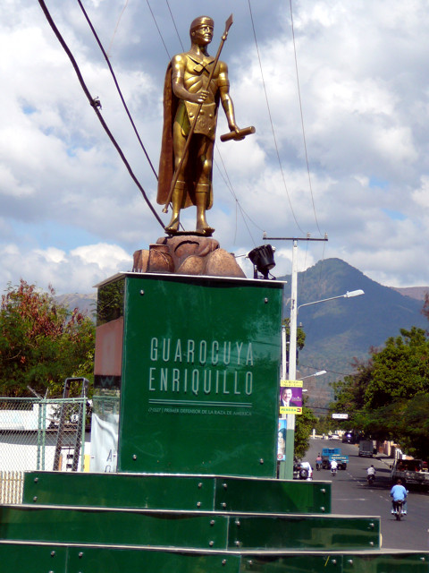 estatue nuevo de Enriquillo