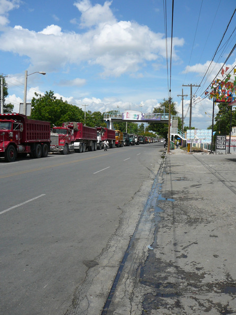 Azua: Huerga de camioneros 2