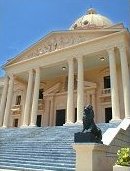 La escalinata de acceso de m�rmol gris