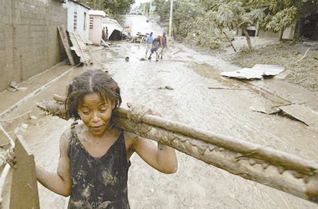 Trasladando los restos en la provincia San Pedro de Macor�s